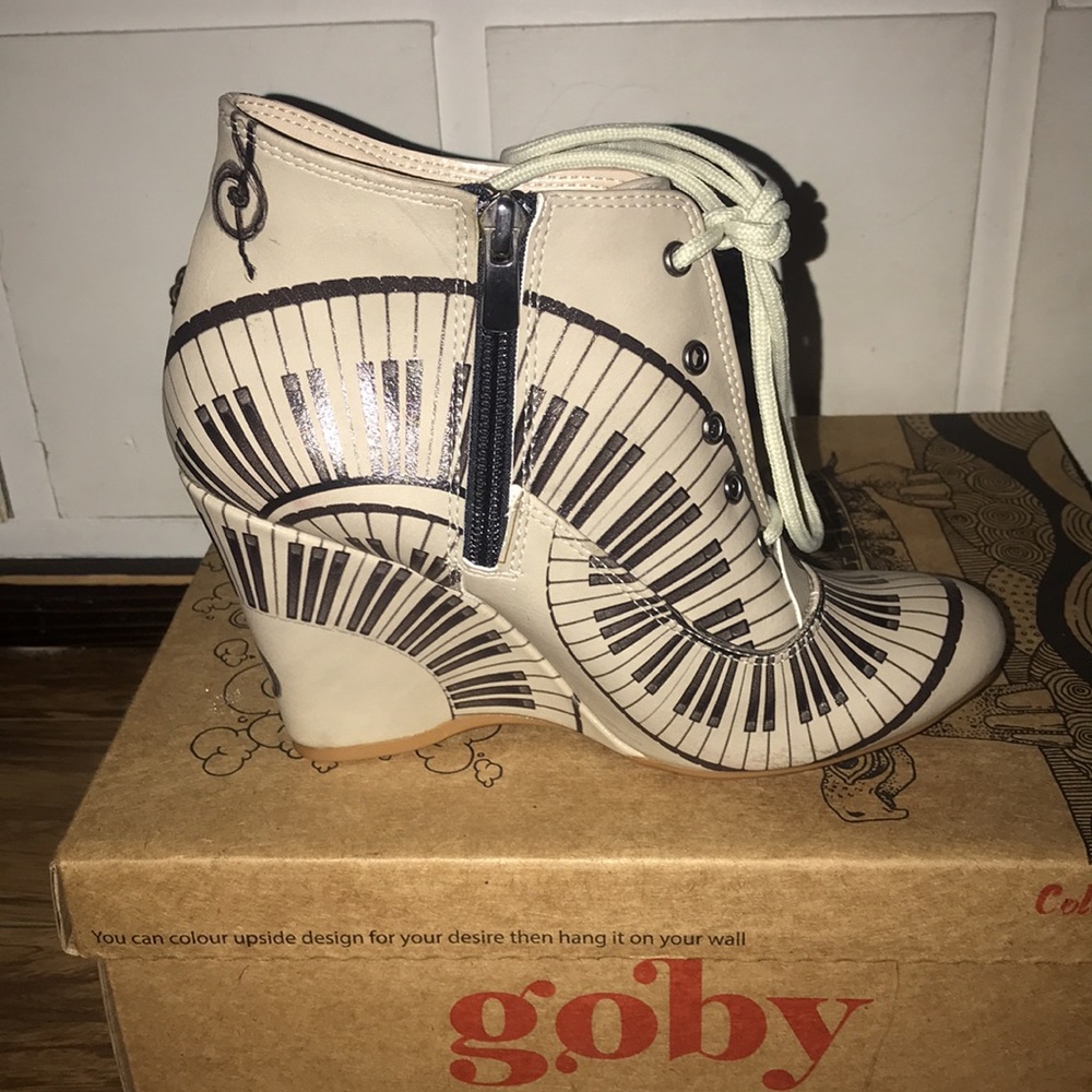 Goby-Piano key -Ivory/ebony wedge high heel bootie. size 36-brand new boxed- - Picture 8 of 11